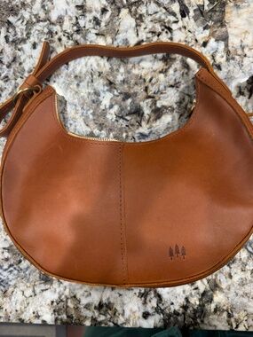Women's Crescent Leather Shoulder Bag Honey